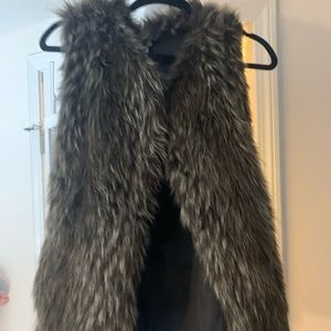 Cache Fur Vest